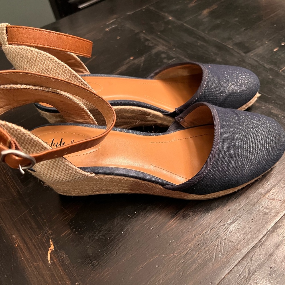 Shoes - Picture 4 of 4